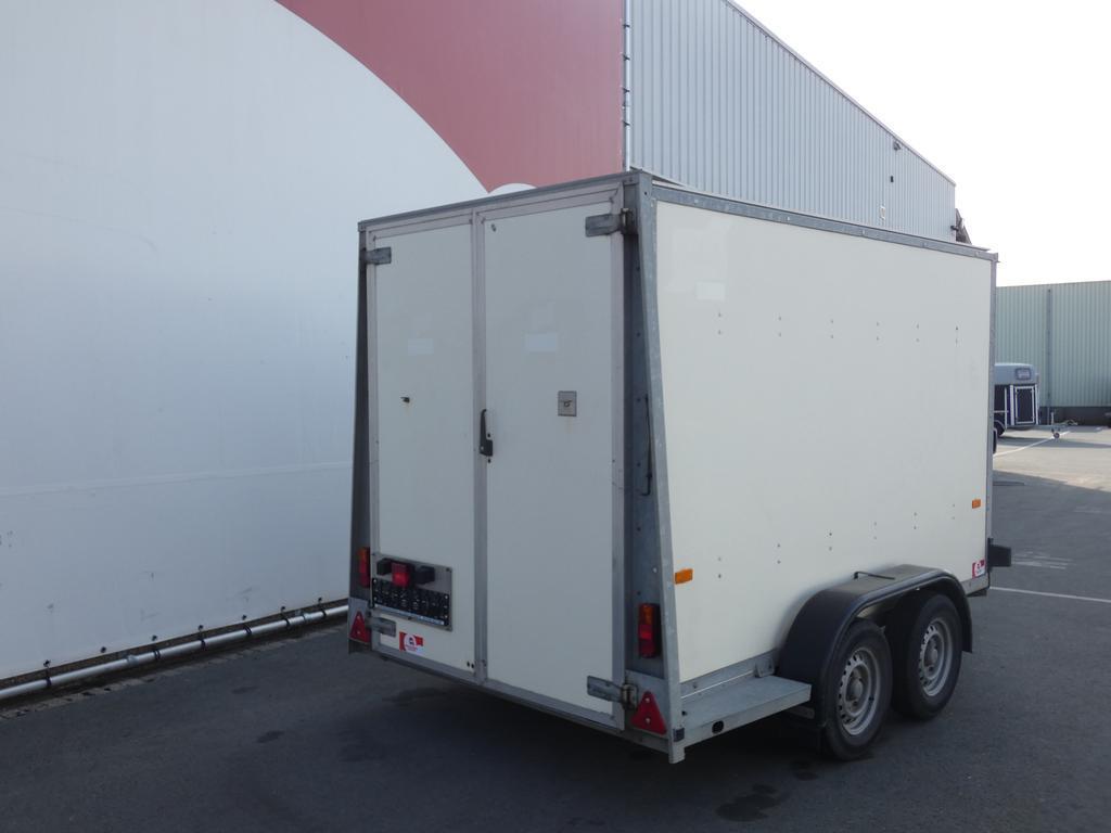 Ifor-Williams Gesloten aanhangwagen tandemas 303x147x183cm 2700kg